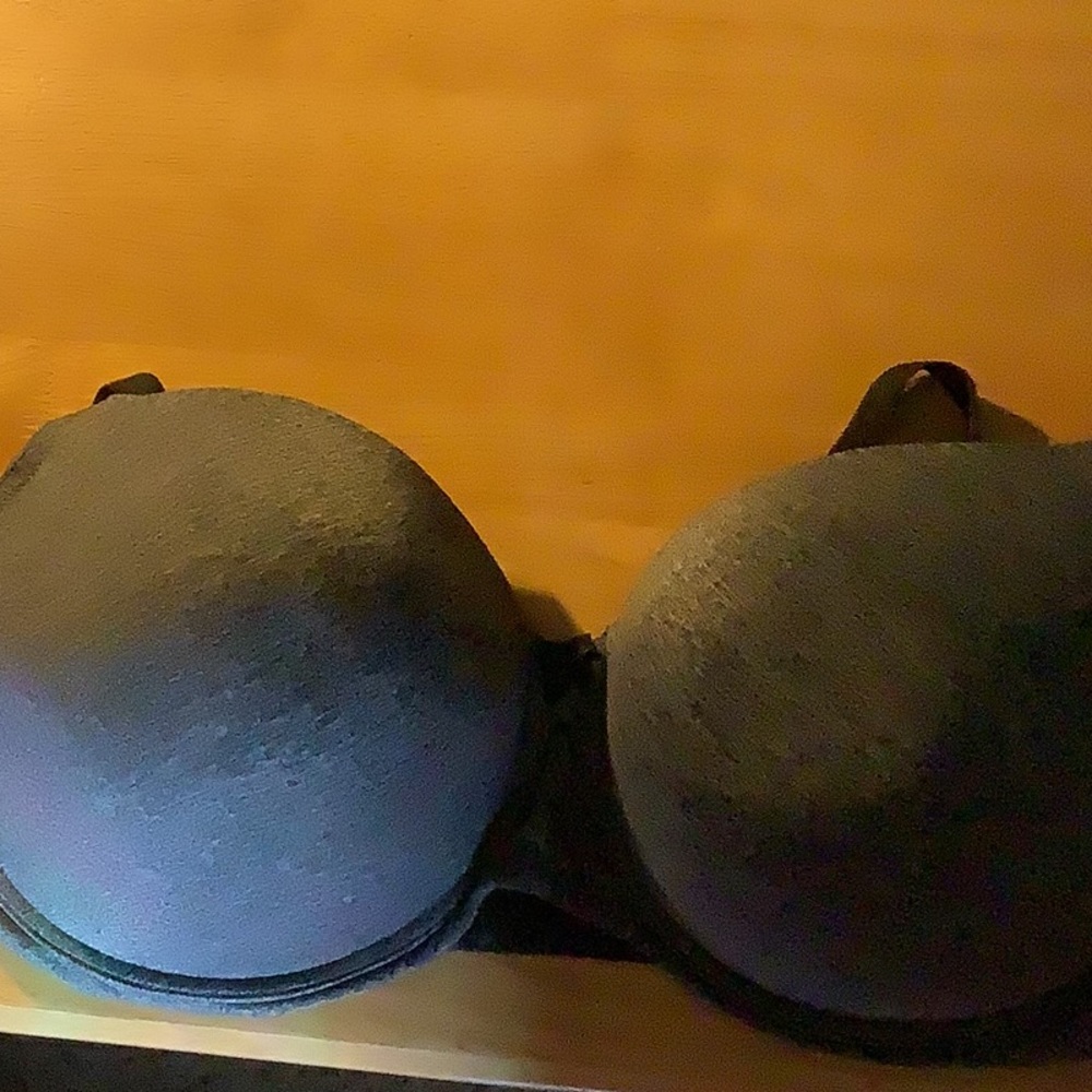 EUC 48DDD Torrid Bra. Gray with Black Trim.